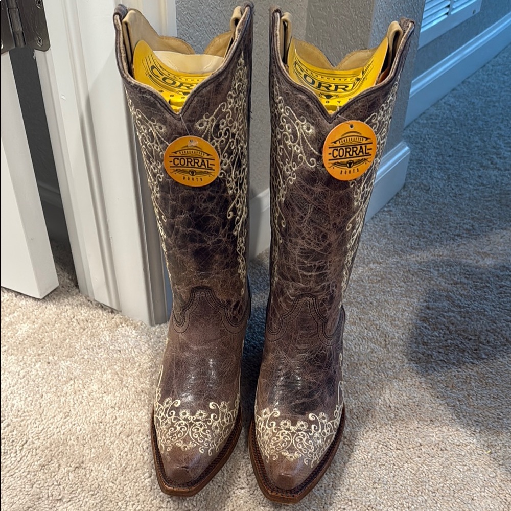Corral Distressed Brown and Cream Embroidered Boots